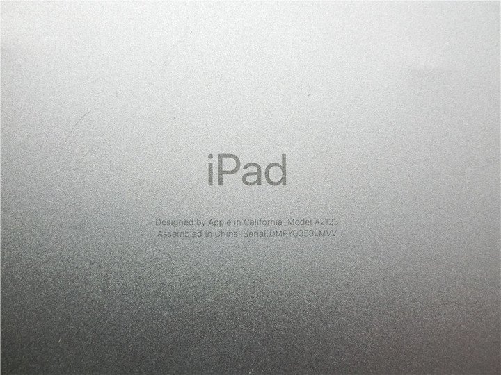 中古　Apple iPad Air　A2123　 256GB 　バッテリー最大容量94％　　通電します　液晶割れ　表示不良　ジャンク品　送料無料_画像3