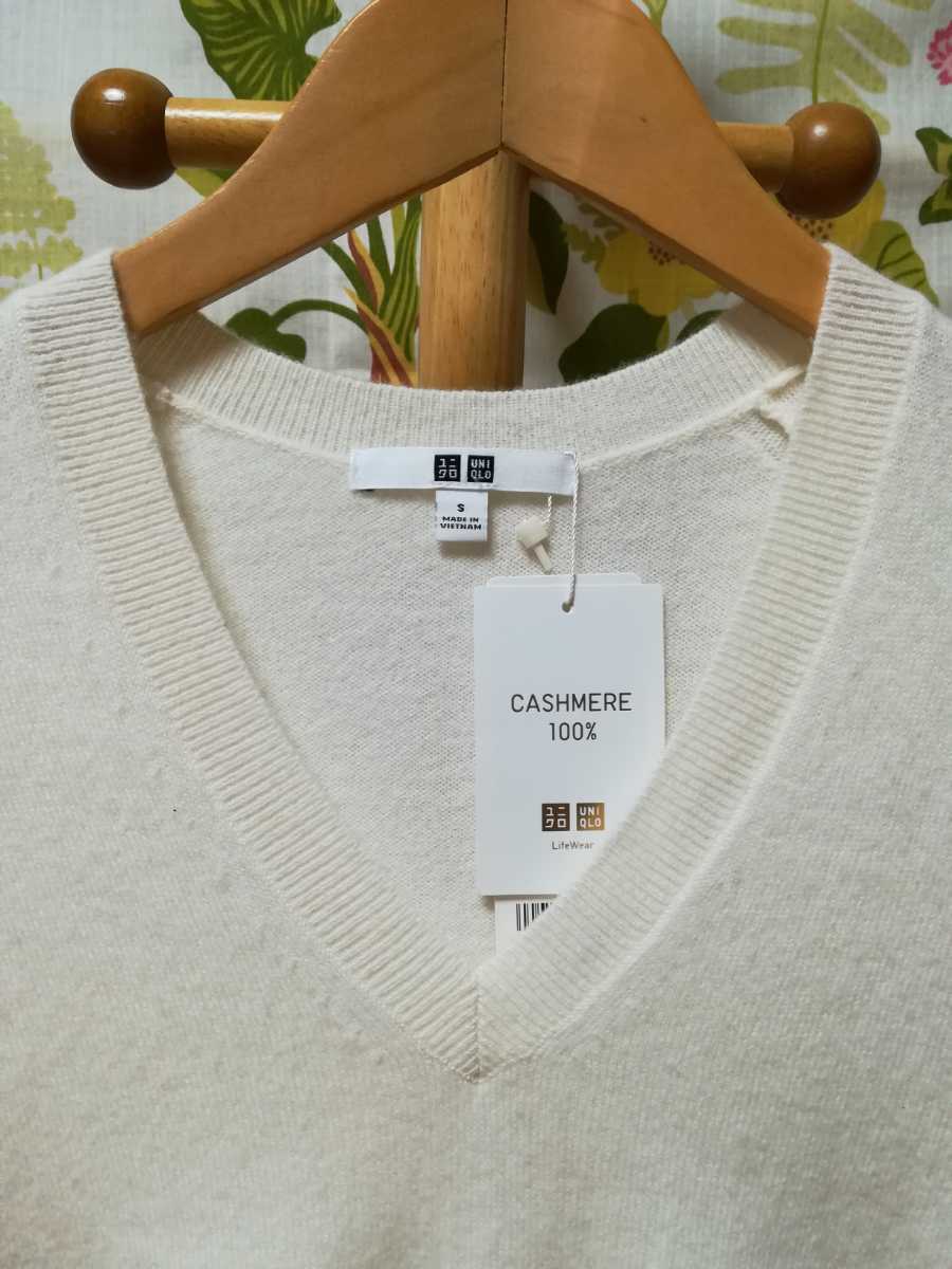 UNIQLO ユニクロ カシミヤVネックセーター（長袖）レディースＳサイズ白色