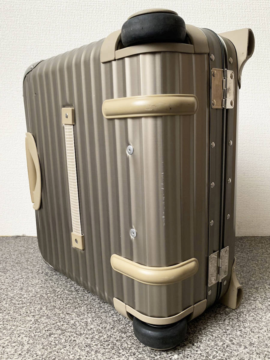 RIMOWA TOPAS TITANIUM リモワトパーズ チタニウム ビジネストロリー 28L 2輪 スーツケース/パイロットトローリー オリジナル RIMOWA TOPAS TITANIUM リモワトパーズ チタニウム ビジネストロリー 28L 2輪 スーツケース/パイロットトローリー オリジナル