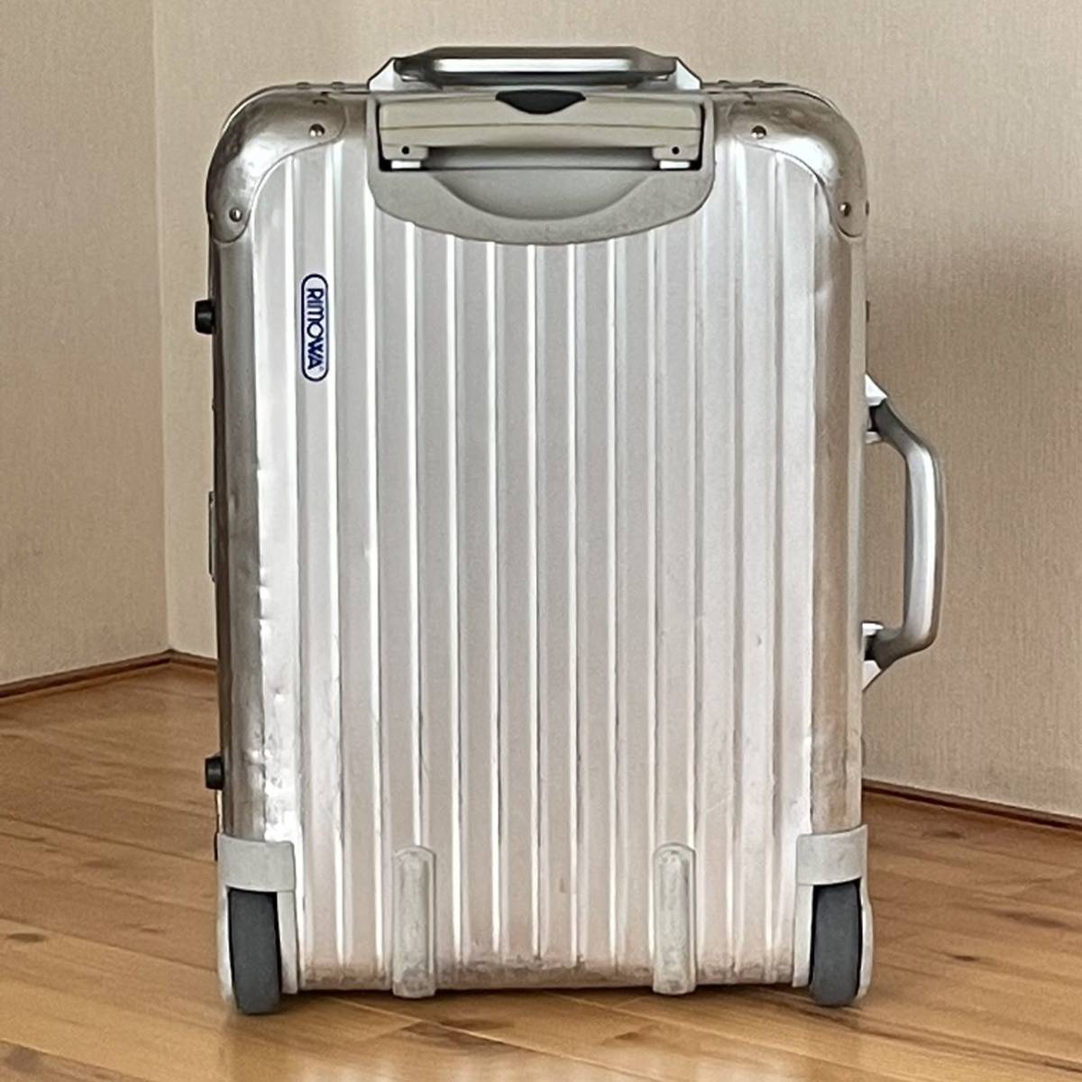 大人女性の日用品/生活雑貨/旅行RIMOWA TOPAS 32L CABIN TROLLEY リモワ トパーズ 機内持込サイズ 2輪 機能良好 929.52 (ORIGINAL オリジナル)