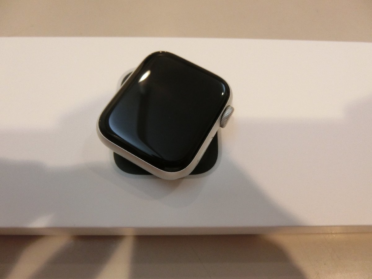 Apple Watch SE（GPSモデル） 40mm