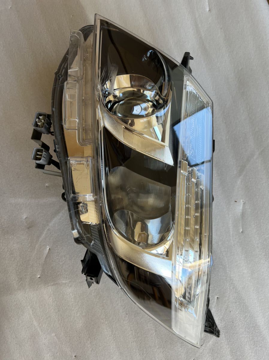 ノア エスクァイア LED ヘッドランプ 左ヘッドライト 前期 インナー