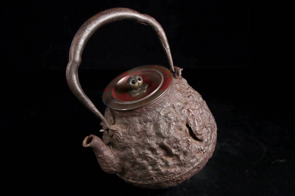 ◇楾◇2 時代 龍文堂 名人造 蟹彫刻岩肌鉄瓶 20cm 茶道具 唐物骨董 [P9