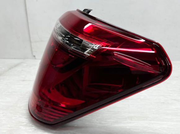 新品 送料込 即決 カローラアクシオ NZE161/NRE161 後期 純正 右 新品 送料込 即決 カローラアクシオ NZE161/NRE161 後期 純正 右