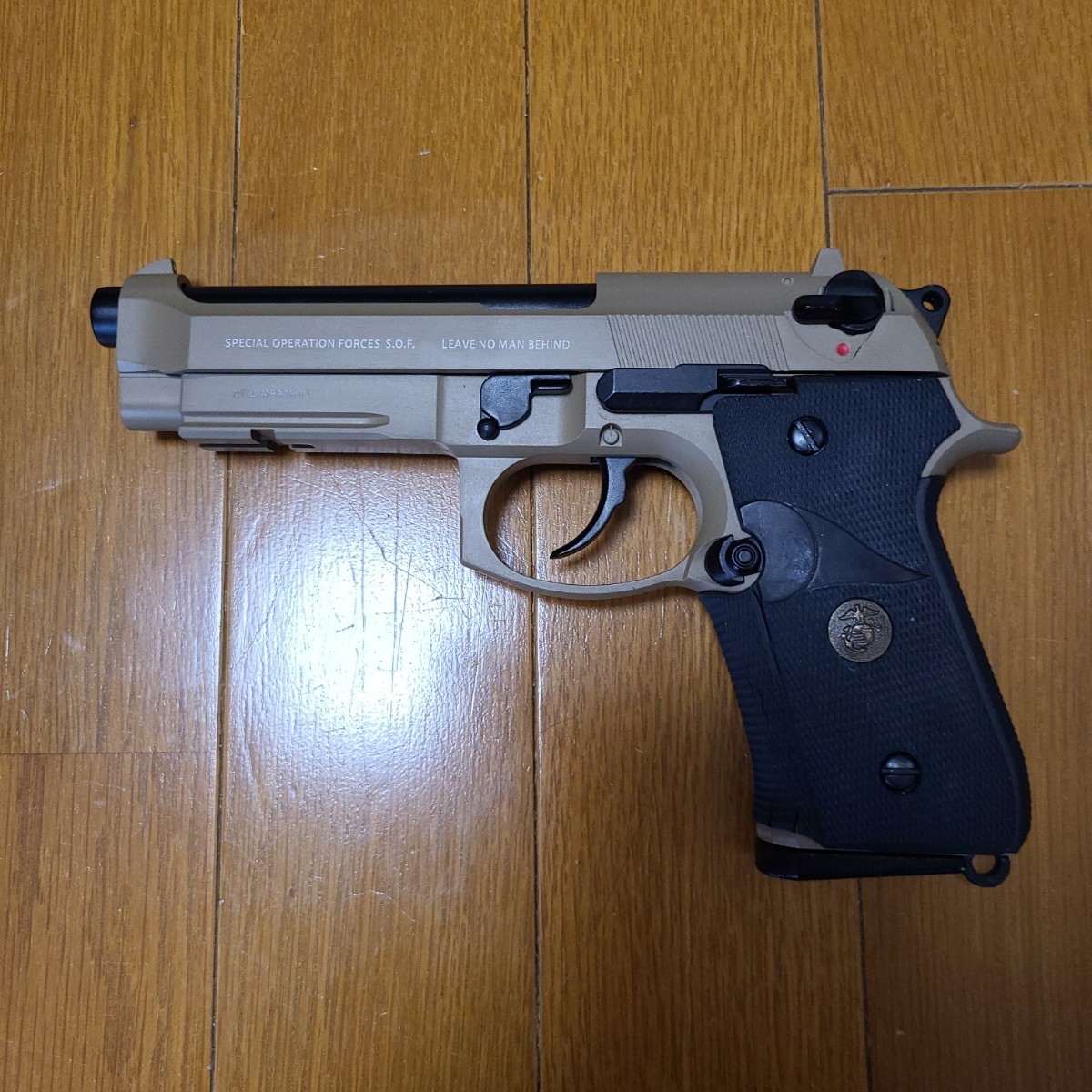 アイボリー×レッド レア 絶版 東京マルイ ベレッタM92F ZEKE