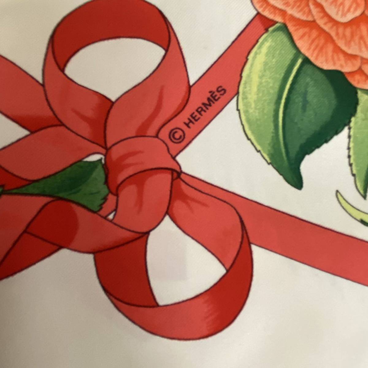 HERMES エルメス シルクスカーフ 花柄 オフホワイト オペラの花 HERMES エルメス シルクスカーフ 花柄 オフホワイト オペラの花