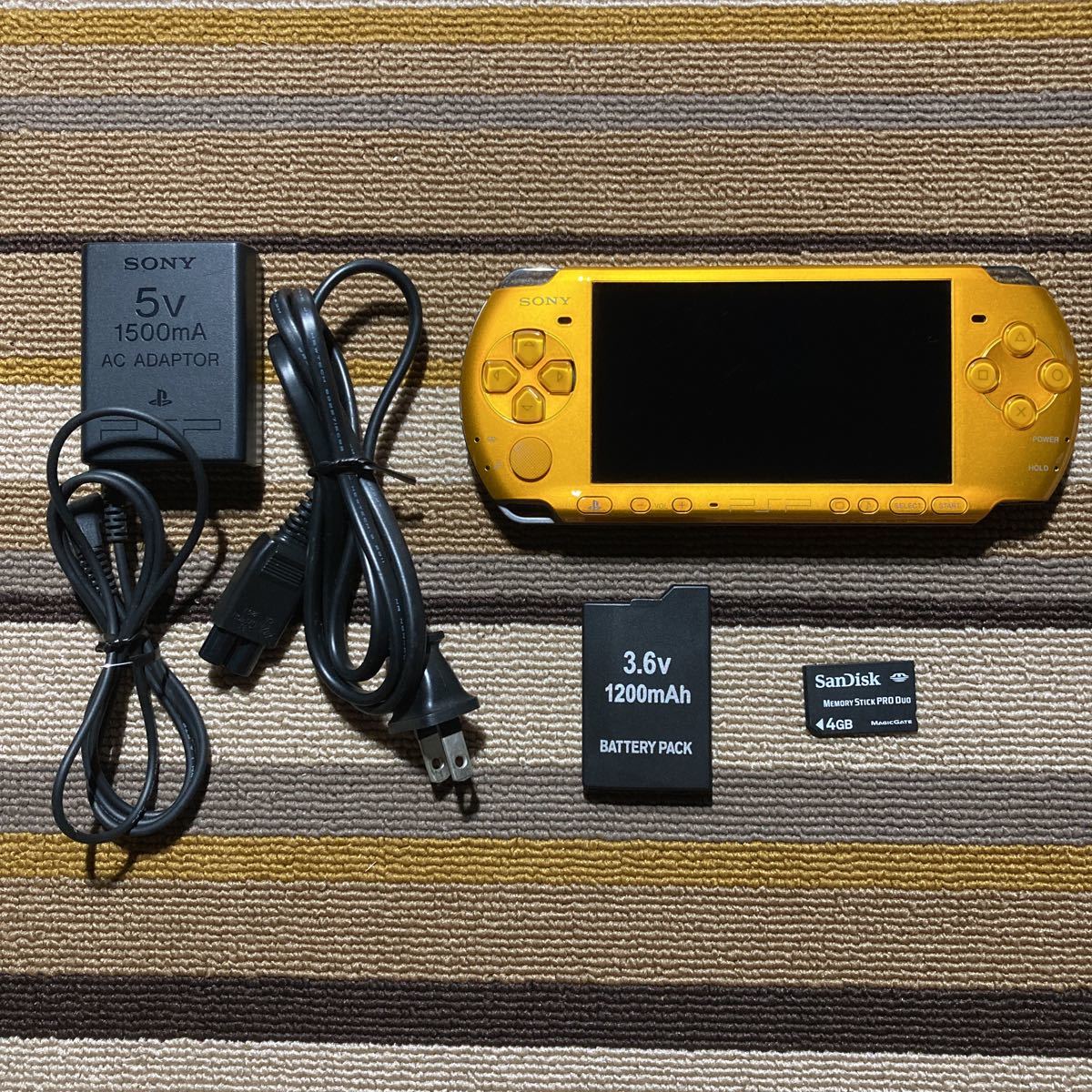 PSP「プレイステーション・ポータブル」 ブライト・イエロー (PSP