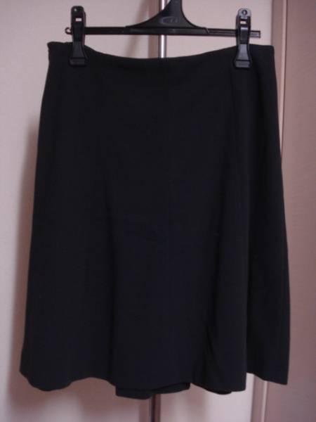 格安ガーリー可愛い・ZARA(ザラ)・チャコールグレー系(濃グレー系)～ライトブラック系地・高級フレアー系デザインスカート M_画像2