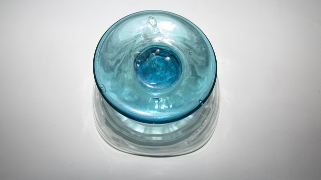 （旧家・蔵出し）（明治時代－大正時代氷コップ・青ガラス台白ガラス渦巻き模様四角氷コップ・完品）貴重大珍品