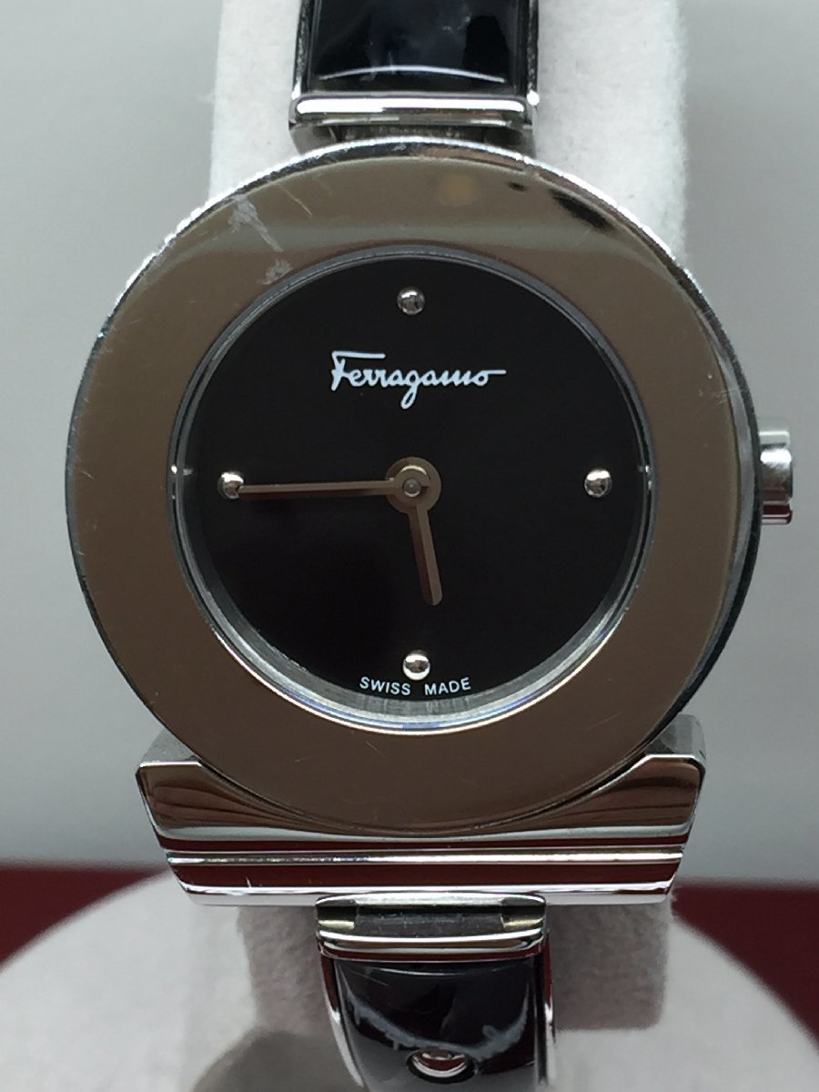 稼働品 2022年1月購入 Ferragamo フェラガモ バングルウォッチ