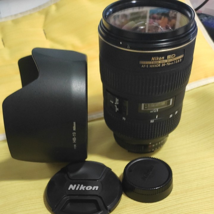 ハードケース、フード付　Nikon ED AF-S NIKKOR 28-70mm f2.8Dオートフォーカス不可、マニュアル専用！