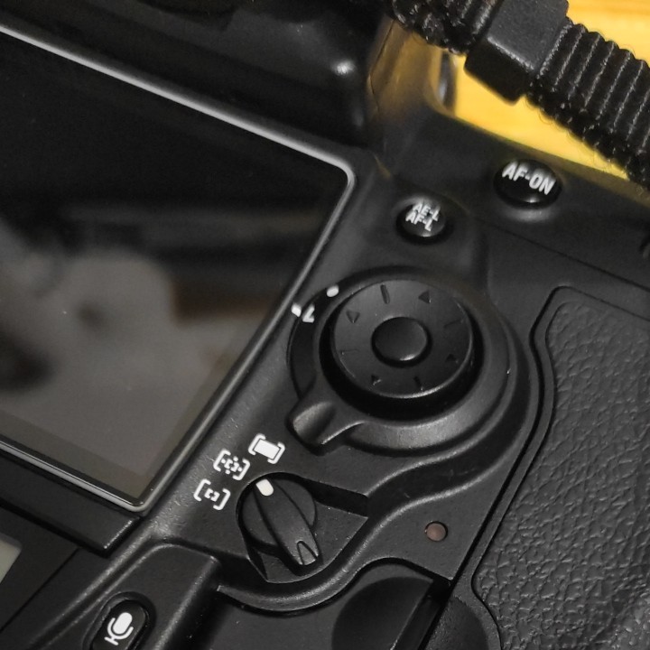 Nikon D3（ジャンク扱い）と付属品数点　画像確認！