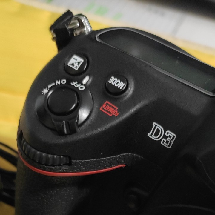 Nikon D3（ジャンク扱い）と付属品数点　画像確認！