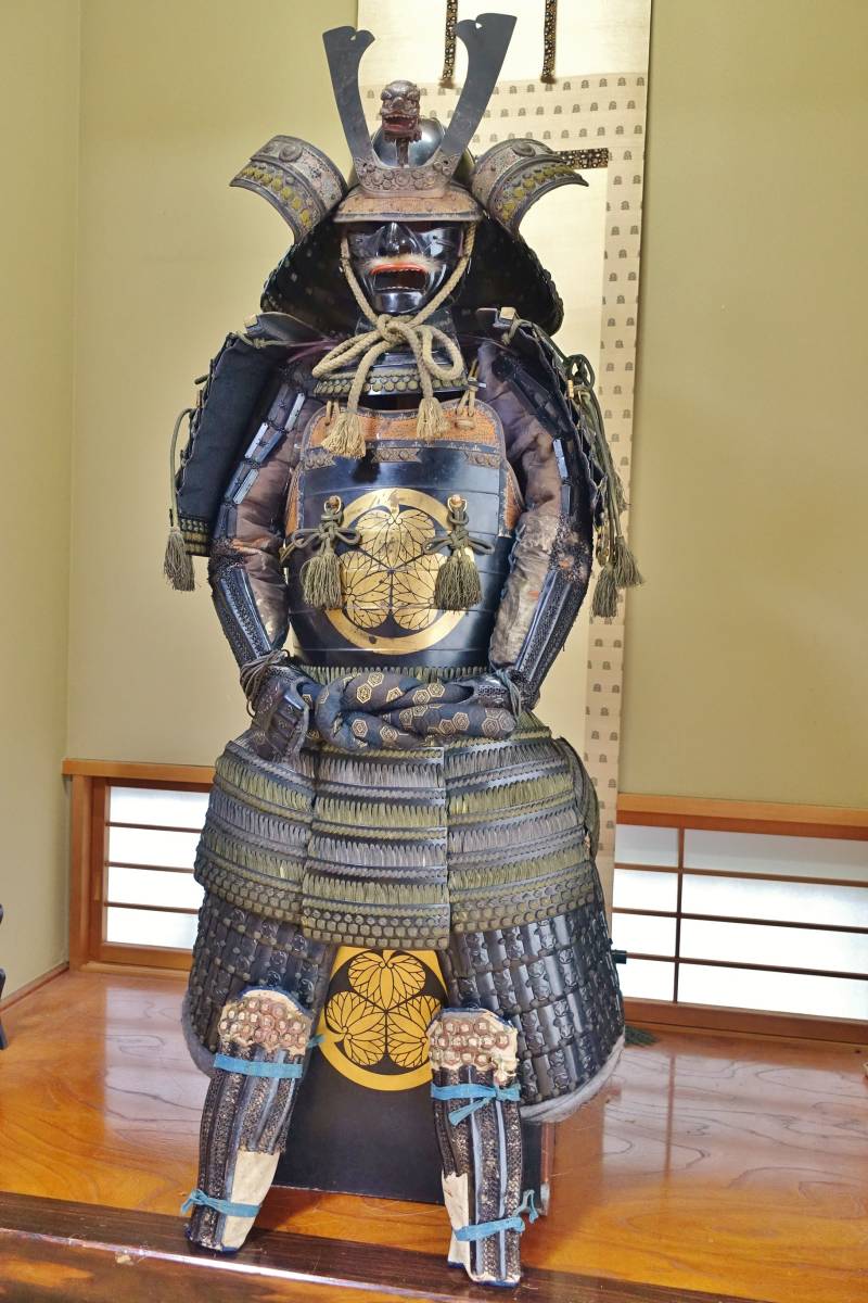 豊富な商品から 旧家蔵出し 貴重 - Yahoo!オークション 徳川家 鉄地黒 三つ葉葵 甲冑(兜、鎧)