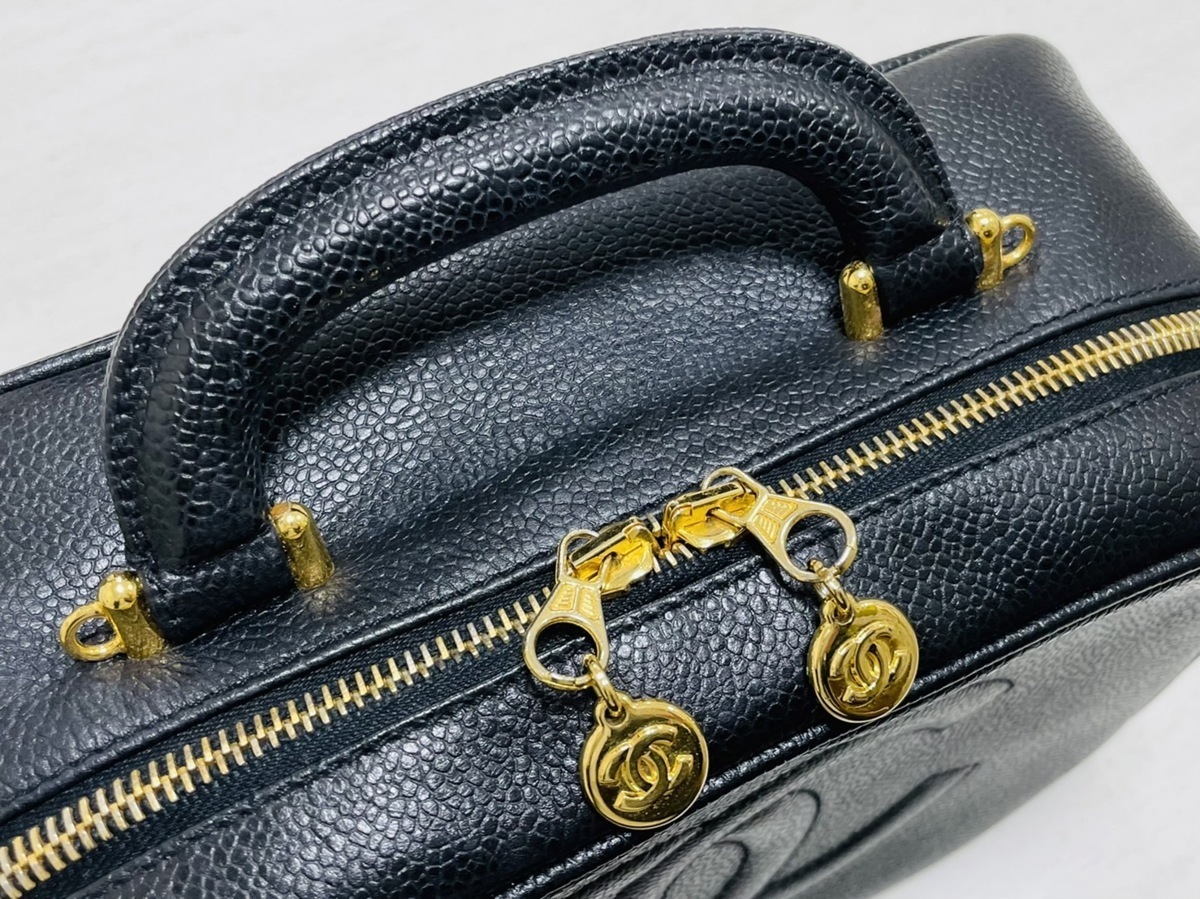 シャネル バニティバッグ キャビアスキン ブラック ゴールド金具