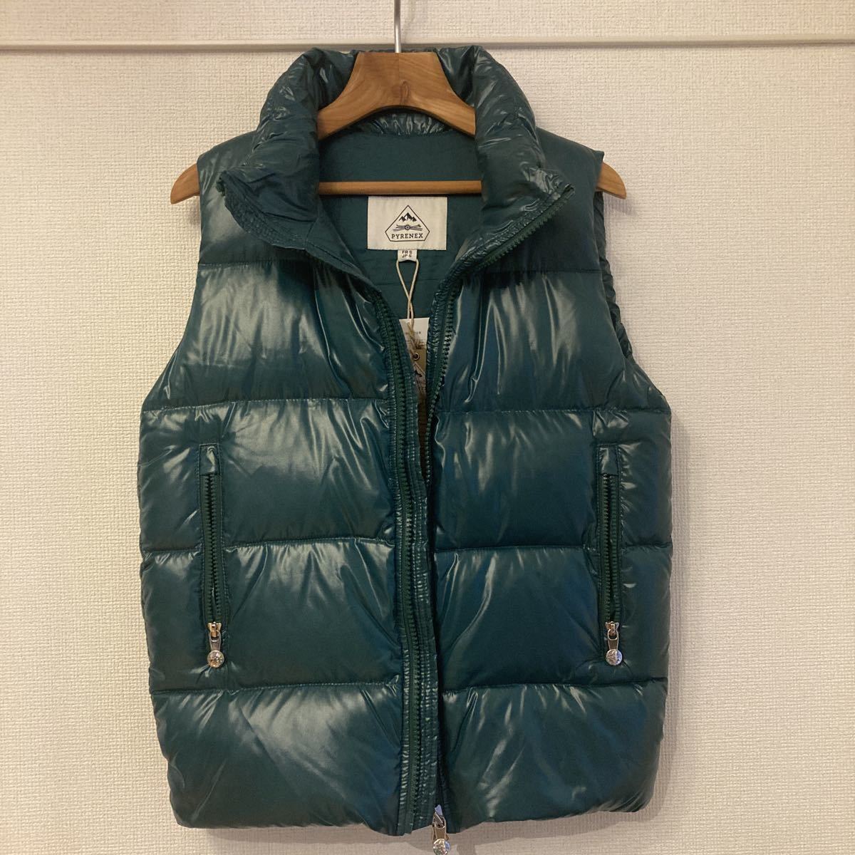 新品 PYRENEX ダウンベスト Sサイズ LOIC グリーン ピレネックス 検