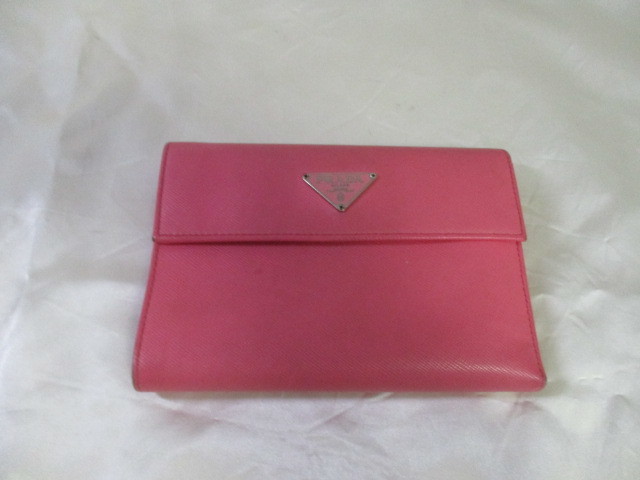 PRADA プラダ ピンク革製二つ折り財布（USED）91822M)