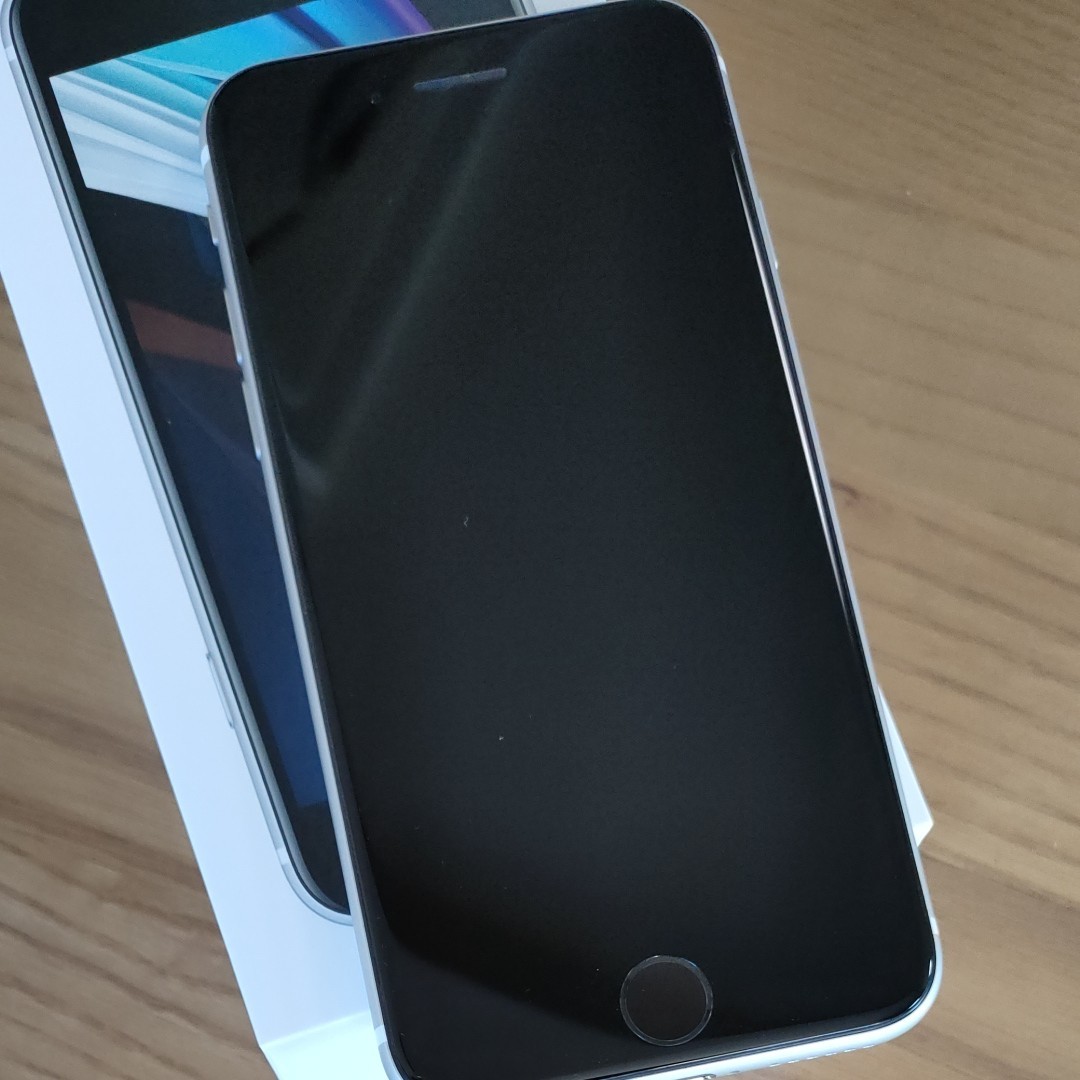 2022年製 新品】 【傷なし美品】iPhone SE 第2世代 64GB SIMフリー