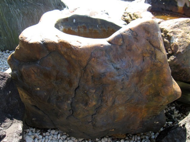 絶対にお買得】 木化石 つくばい 珪化木 蹲 水鉢 庭石 景石 手水鉢