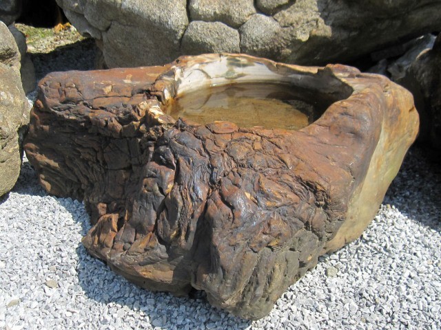 木化石 蹲 手水鉢 つくばい 珪化木 水鉢 庭石 景石 天然石 和風 庭園