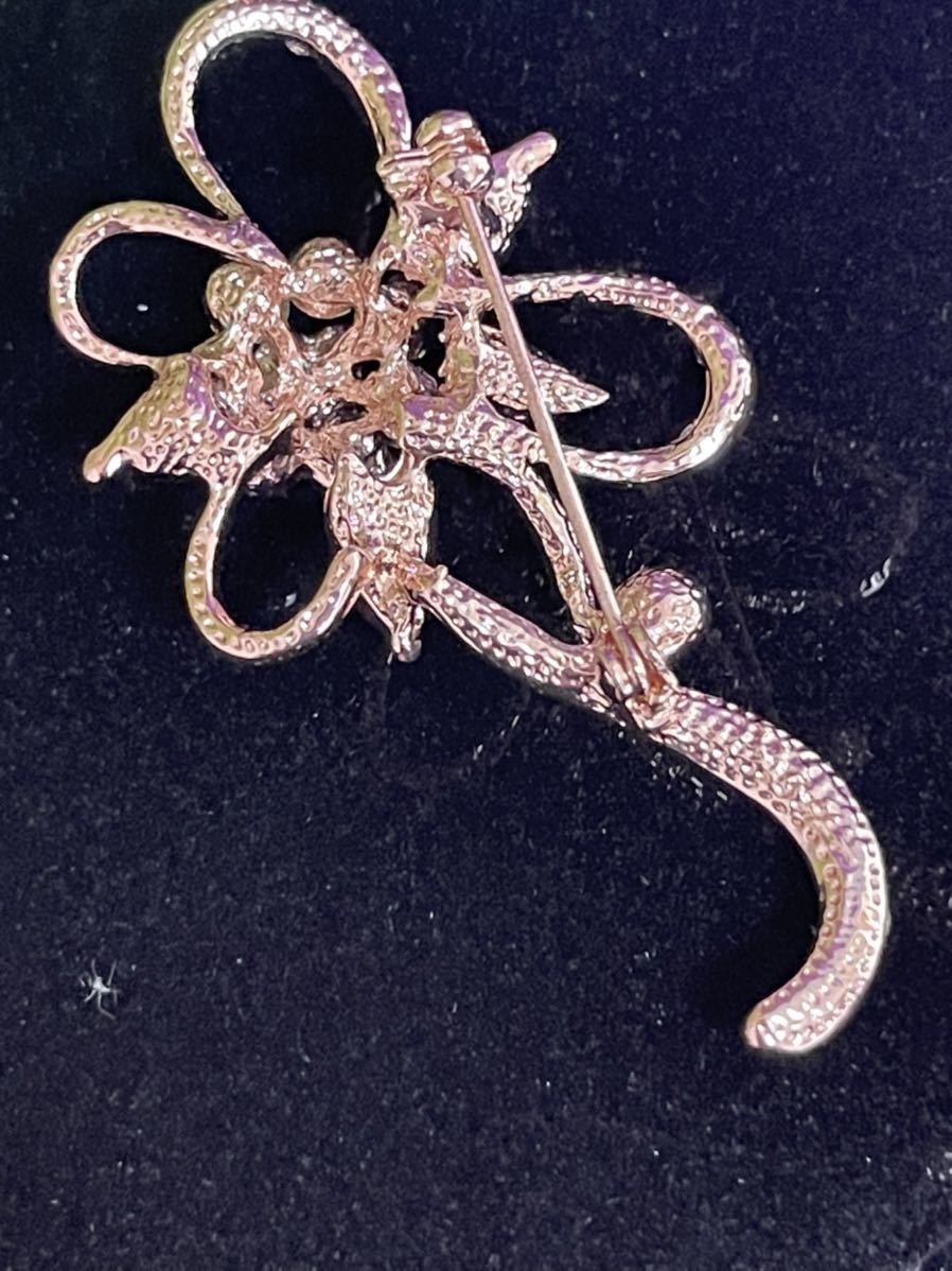  high quality Cubic Zirconia brooch refreshing . atmosphere!