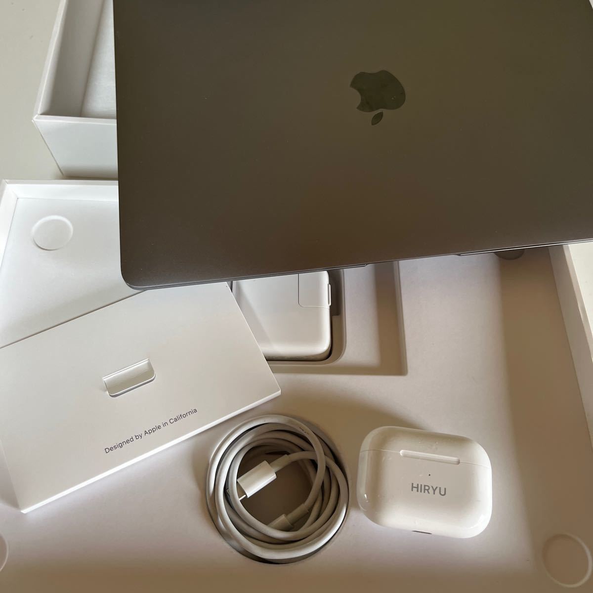 訳あり】MacBook Air Retinaディスプレイ MVFH2J/A + AirPodsPro
