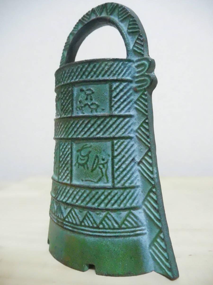 A85-105W　花瓶　鉄製　銅鐸型　静岡天満宮　中古　高さ約14.6ｃｍ　(A4)_画像2