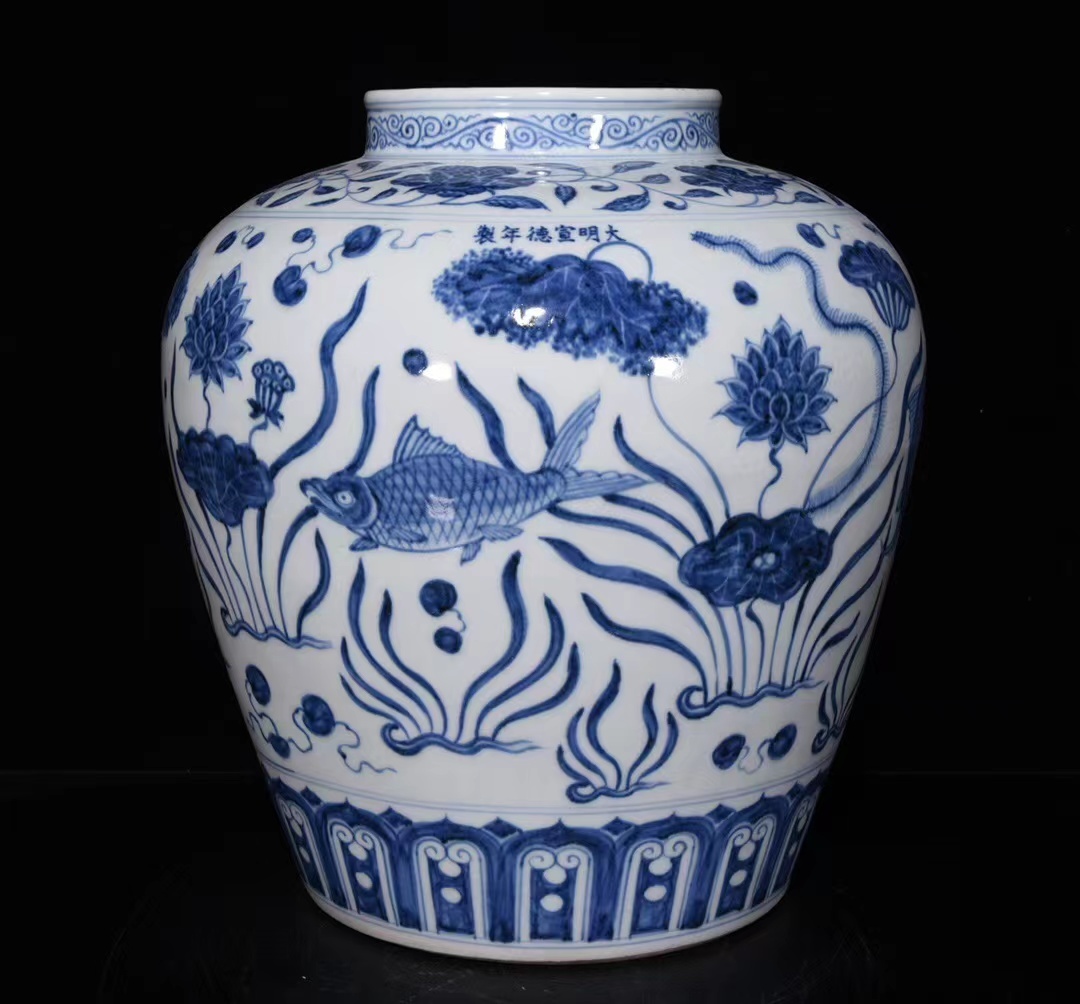 ◆旧蔵◆古美術 中国古玩　大明宣徳年製款　青花荷叶魚藻紋大罐　時代物　AT08