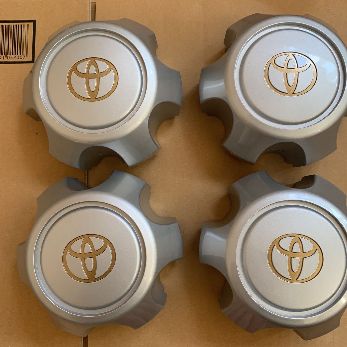 TOYOTA純正ランドクルーザー80 アルミホイール用センターキャップ 4個