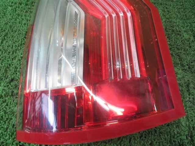 [psi] B58RFJP Citroen C4 Picasso right tail lamp 02020001