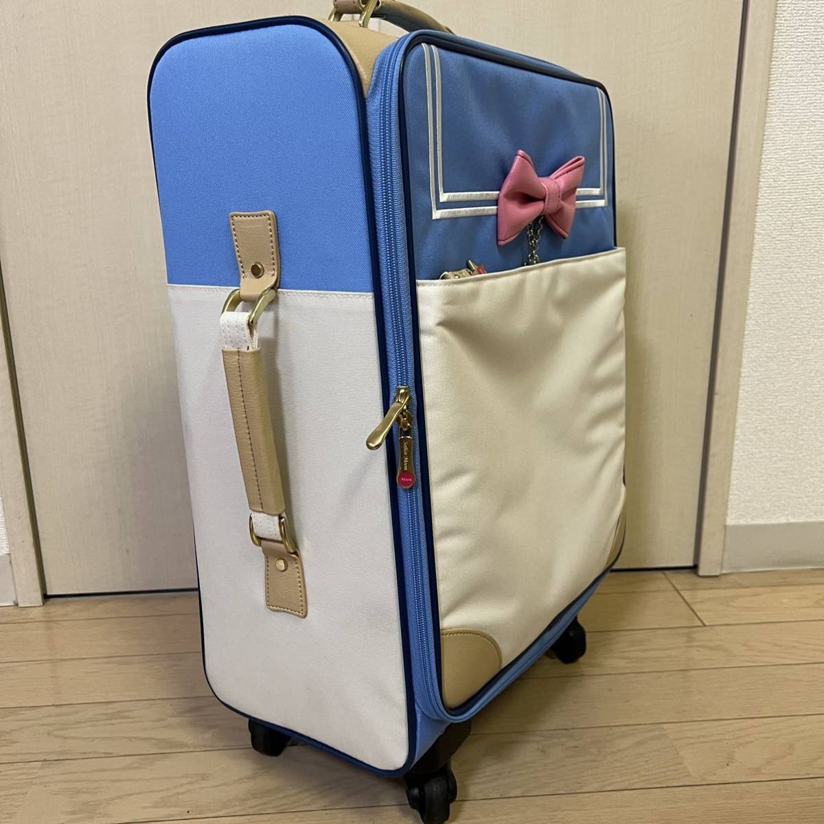 美品　日本国内正規品　タグ付き　トローリーバッグ　スーツケース　機内持ち込み可能　美少女戦士セーラームーン　完売　レア　28L