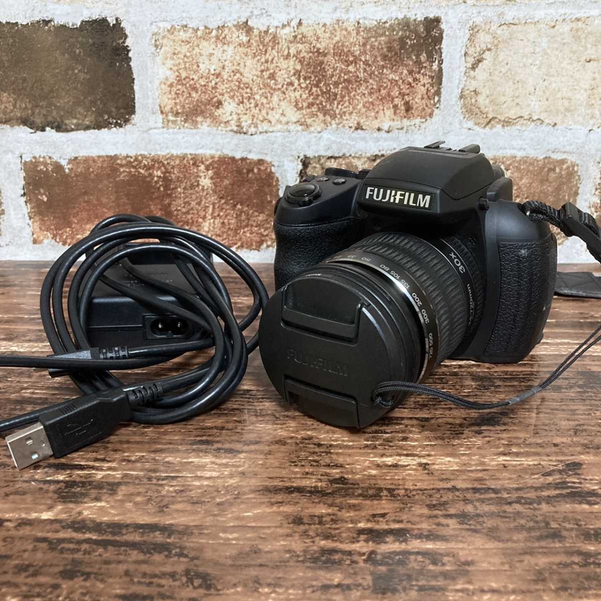 美品 FUJIFILM フジフィルム FinePix HS30EXR 光学30倍 24-720mm f2.8-5.6 一眼レフ