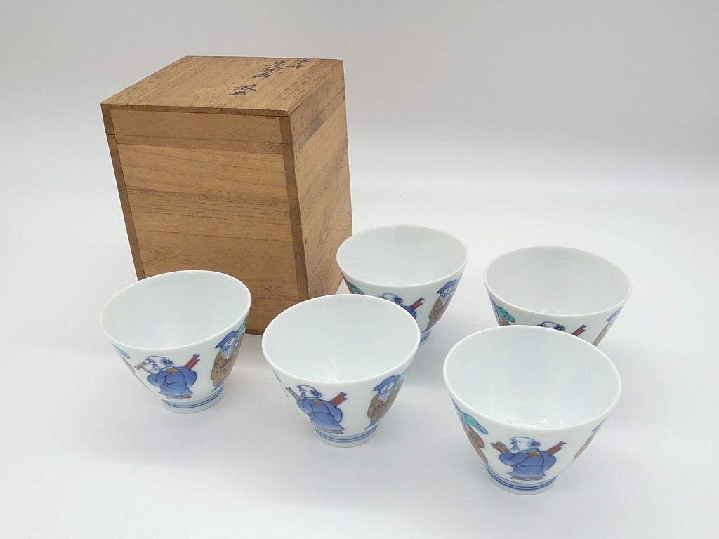 R-062430　十二代目　酒井田柿右衛門　染錦　唐人物画　2.8寸　約8.5cm　湯呑み5客セット(汲出、共箱付き、蕎麦猪口、和食器、二寸八分)