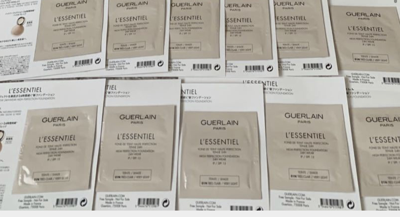 新発売 L'ESSENTIEL GUERLAIN ゲラン　レソンシエル ハイ パーフェクション 01N ベリー ライト 1ml×11包　ファンデーション　サンプル_画像1