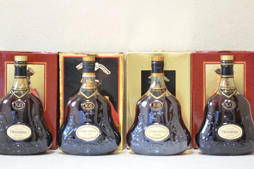 4本まとめて】【未開栓 古酒】 Hennessy XO COGNAC ヘネシーXO コニャック 金キャップ 700ml 