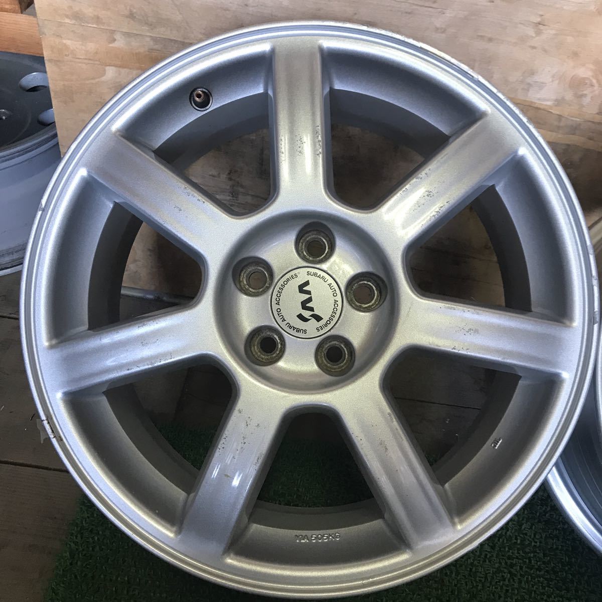 SAA SUBARU AUTO ACCESSORIES 純正ホイール 17インチ 17×7JJ OFF;+55 PCD;100-5H ハブ径;約56mm 傷や塗装剥がれあり 4本_画像5