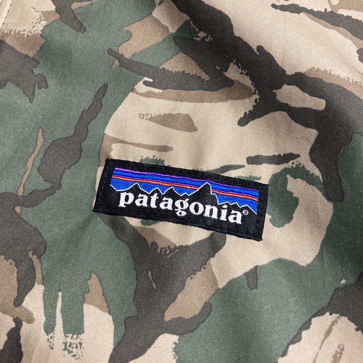 patagonia パタゴニア ライト&バリアブル フーディー カモフラ patagonia パタゴニア ライト&バリアブル フーディー カモフラ