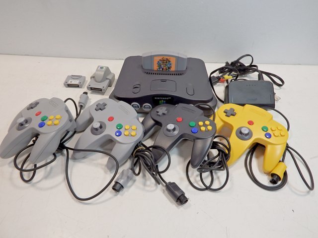 ☆任天堂☆ニンテンドー64 本体 電源/AVケーブル 拡張パック入り コントローラー４個付き NINTENDO 64/ニンテンドウ64  動作OK/ソフト付