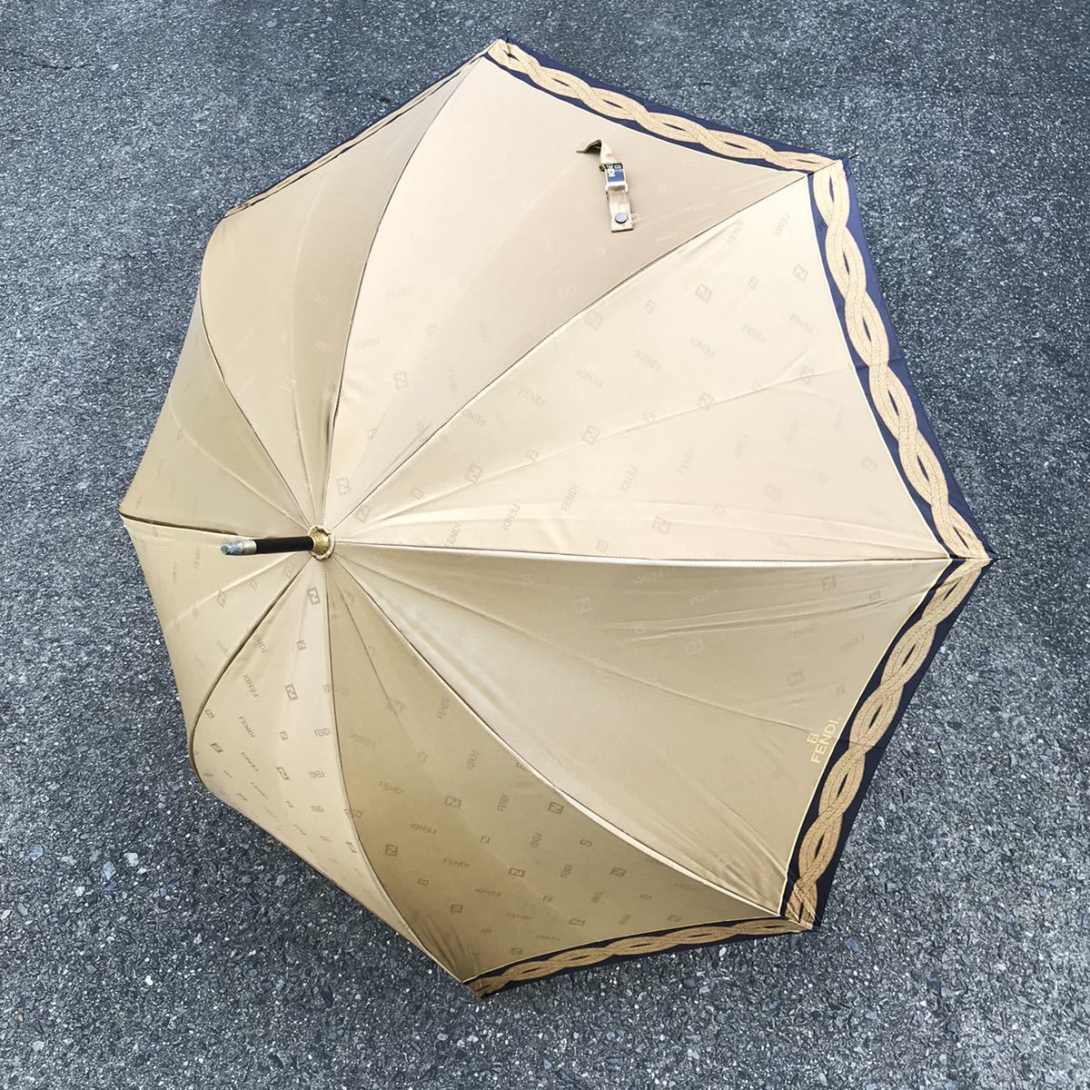 【フェンディ】本物 FENDI ロゴ総柄 FF金具 全長90cm 雨傘 雨具 アンブレラ 長傘 メンズ レディース_画像3