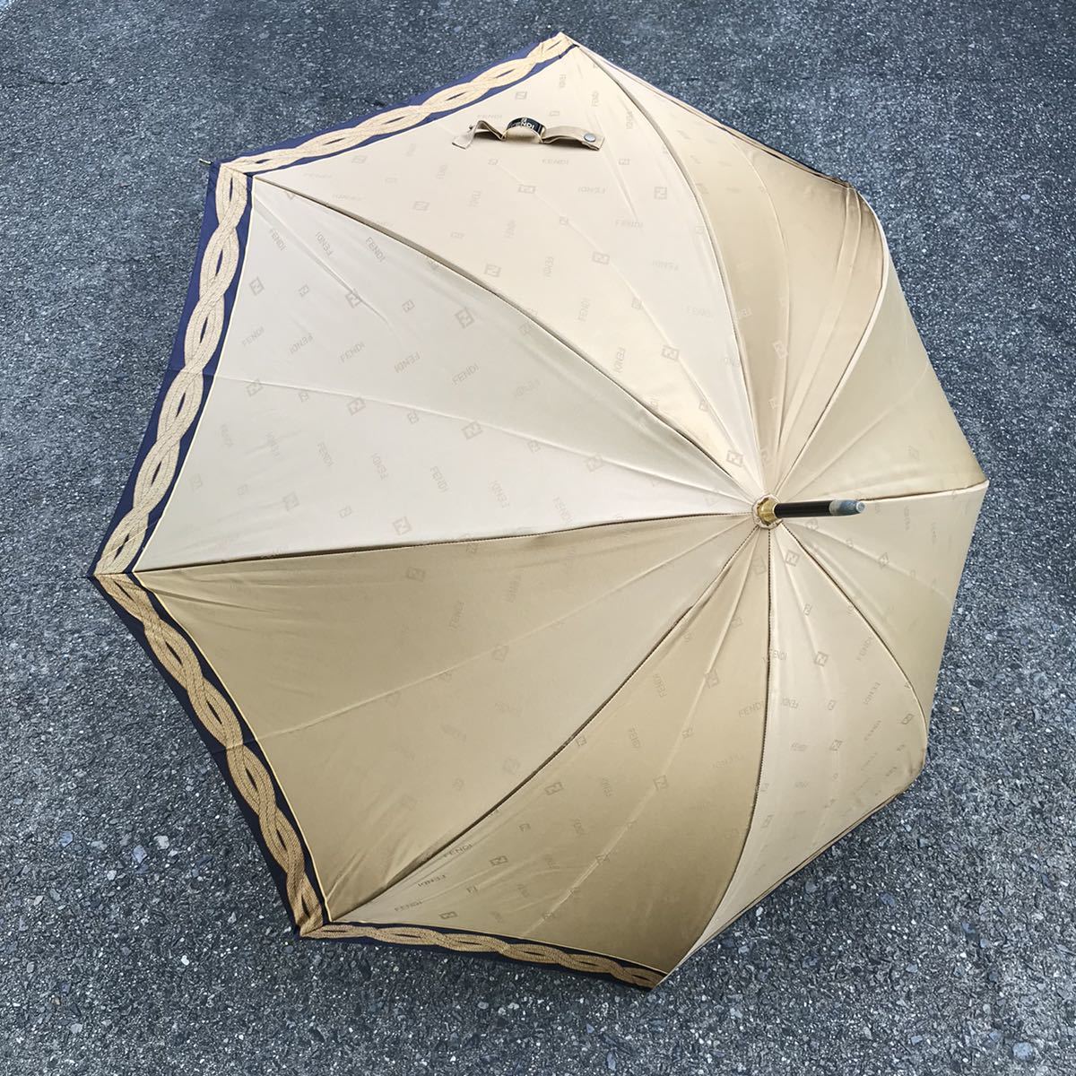 【フェンディ】本物 FENDI ロゴ総柄 FF金具 全長90cm 雨傘 雨具 アンブレラ 長傘 メンズ レディース_画像4