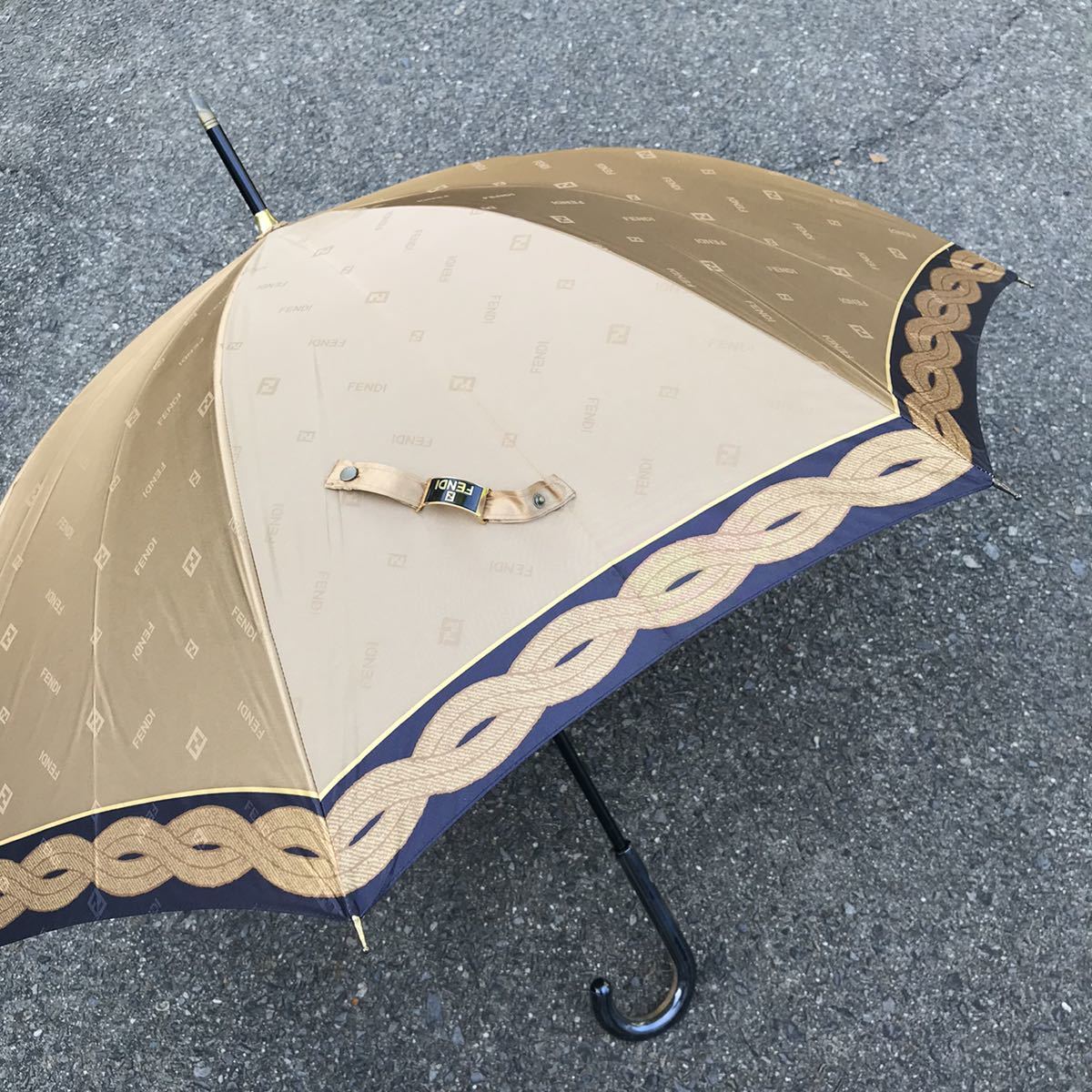 【フェンディ】本物 FENDI ロゴ総柄 FF金具 全長90cm 雨傘 雨具 アンブレラ 長傘 メンズ レディース_画像5