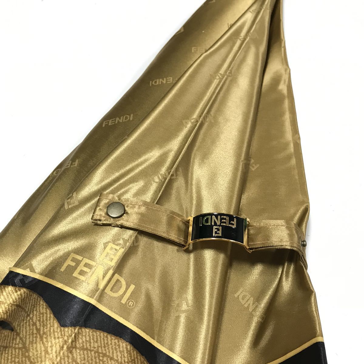 【フェンディ】本物 FENDI ロゴ総柄 FF金具 全長90cm 雨傘 雨具 アンブレラ 長傘 メンズ レディース_画像7