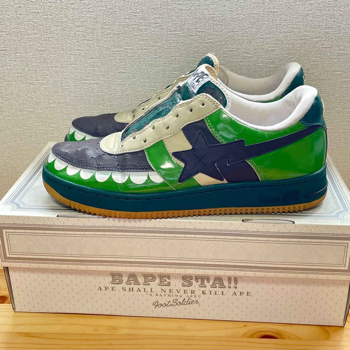 A BATHING APE × KAWS BAPE STA 29cm GREEN