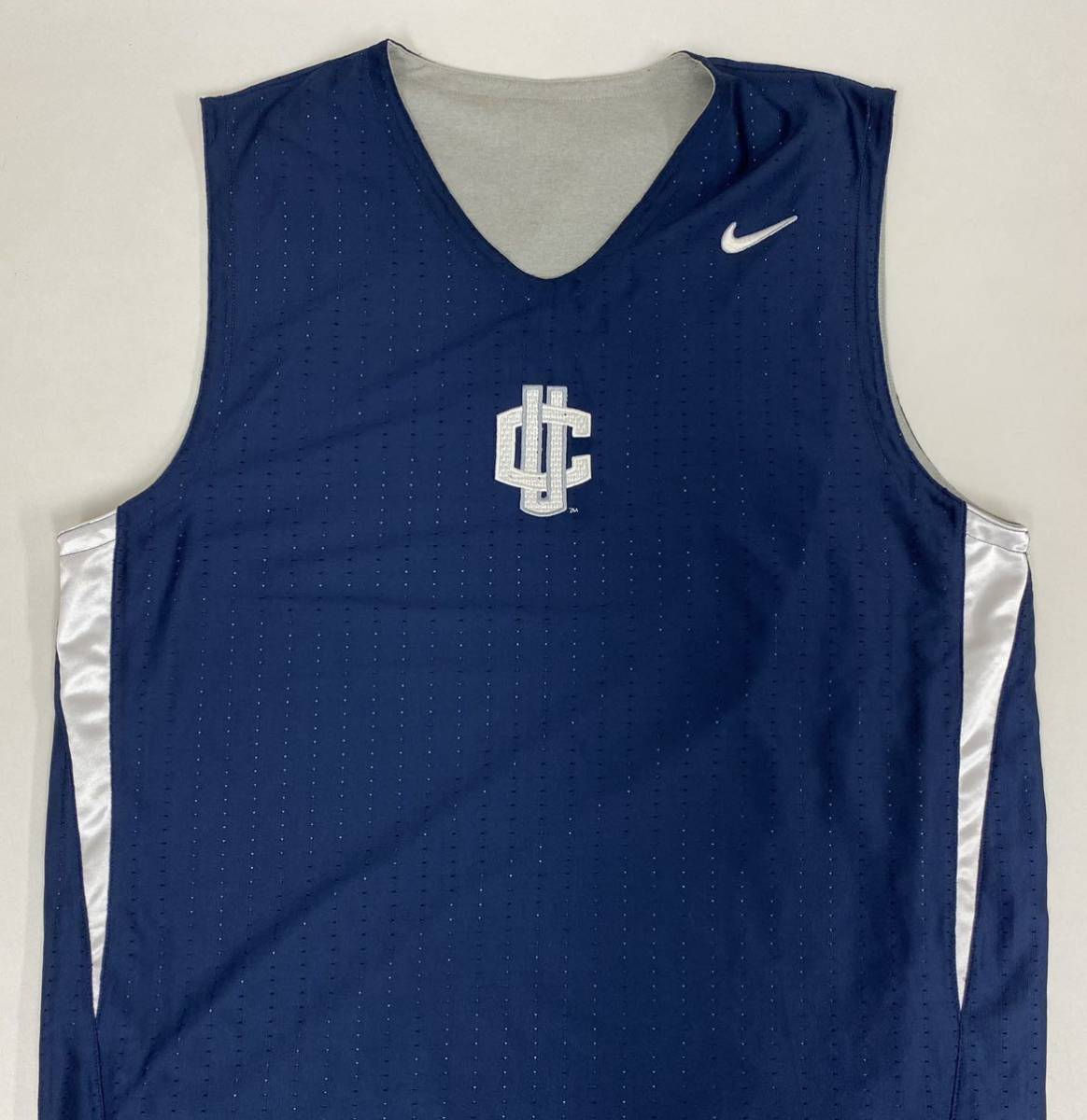 #(NIKE basketball wear ) connector chi cut large University of Connecticut UCONN reversible tank top L(US size ) USED