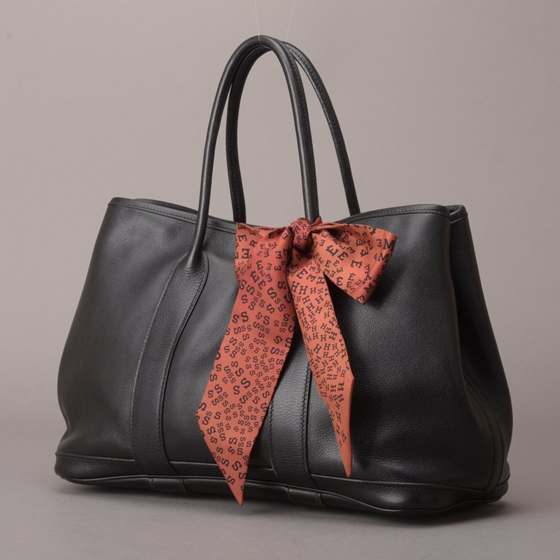 1円 極美品 HERMES エルメス ガーデンツイリーTPM ハンドバッグ トートバッグ スカーフ付き レザー ブラック オレンジ I刻印 鞄 Mbk.b 日本からも購入 【美品】HERMES エルメス バッグスカーフ ツイリー バンダナ/スカーフ