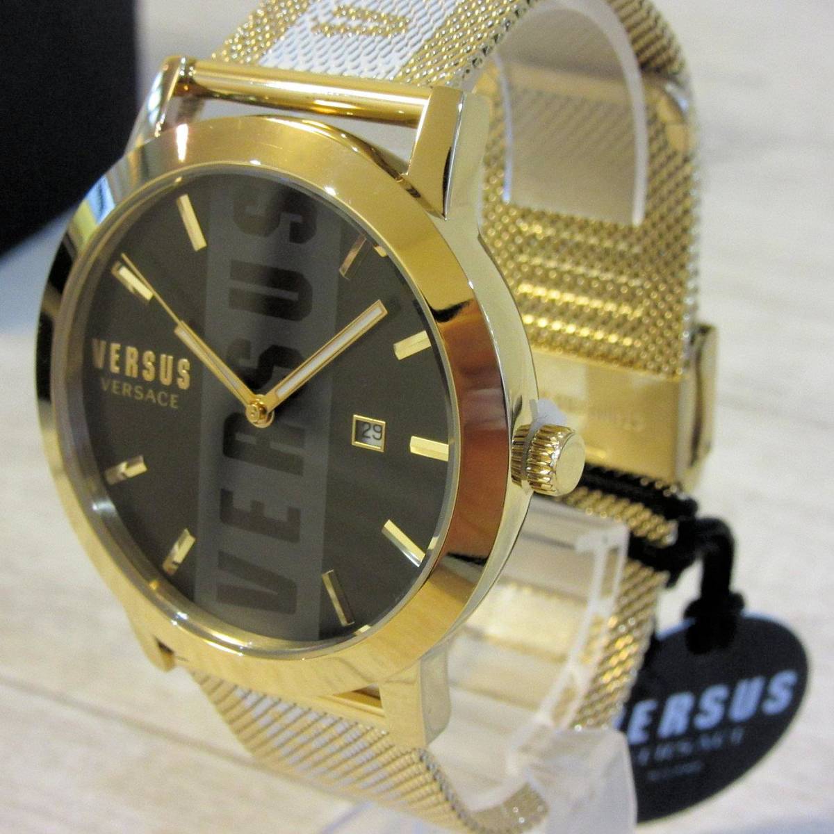 限定販売】 新品 VERSUS VERSACE ロゴウォッチ 腕時計 ロゴドン 黒