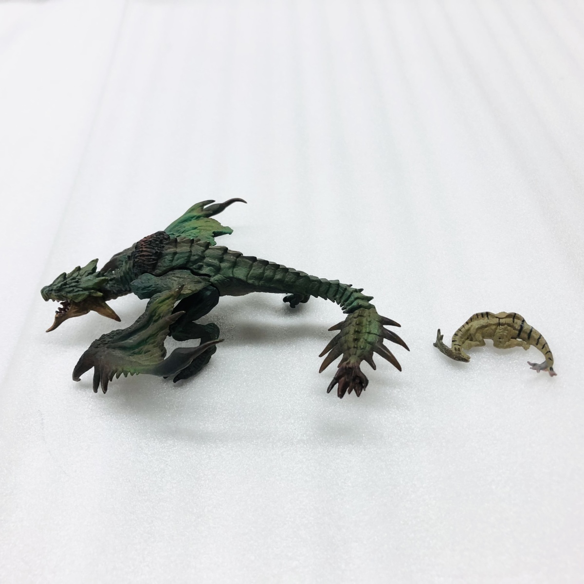 中古品 モンスターハンター モンスター生態全書 フィギュア