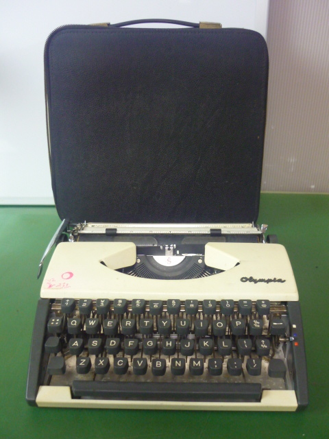 暖色系 Olympia タイプライター WARKE AG - 通販 - www.icetran.com.br
