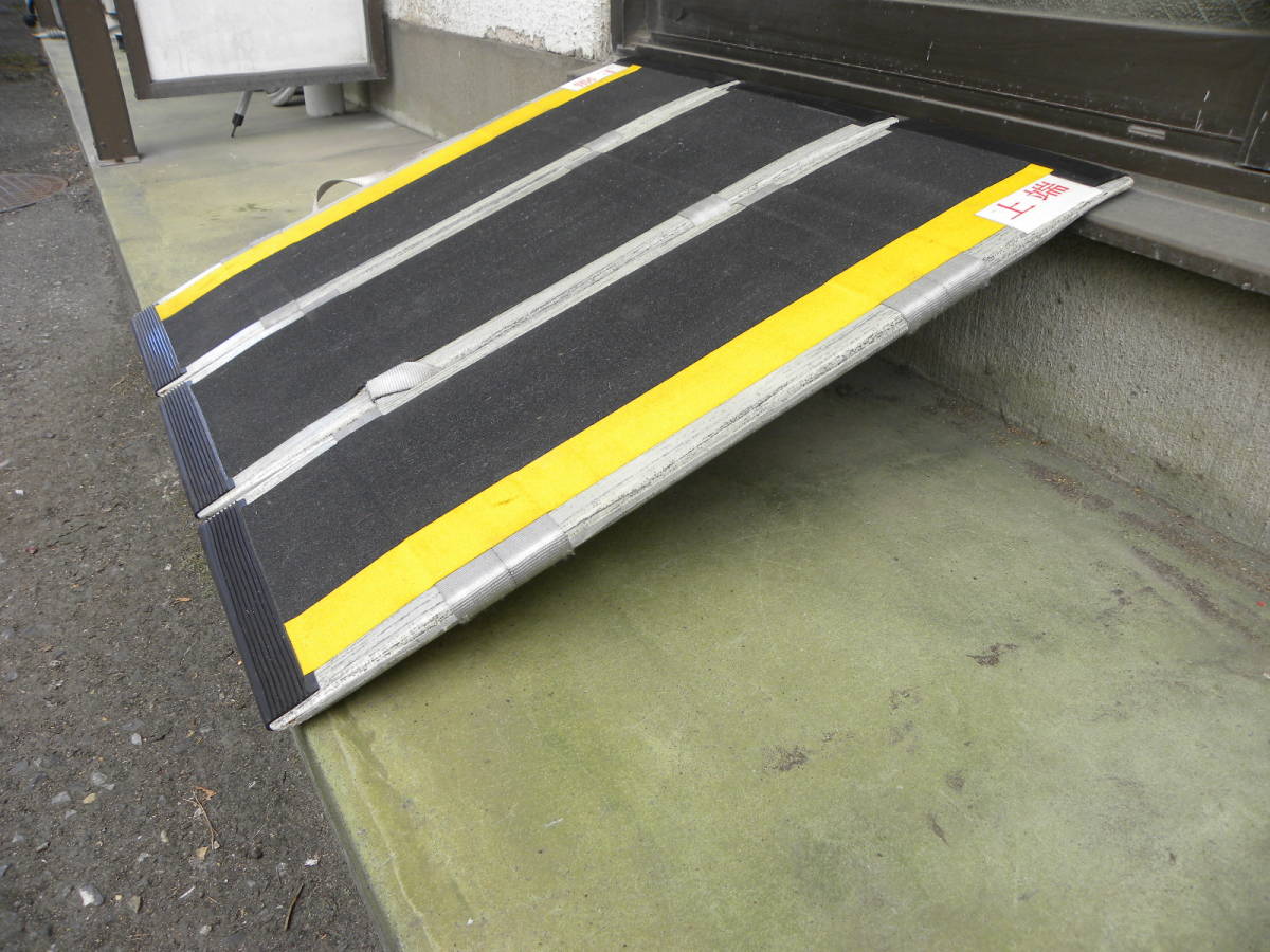 パステルオリーブ 車椅子や段差用スロープ(DECPAC製) 耐過重300kg