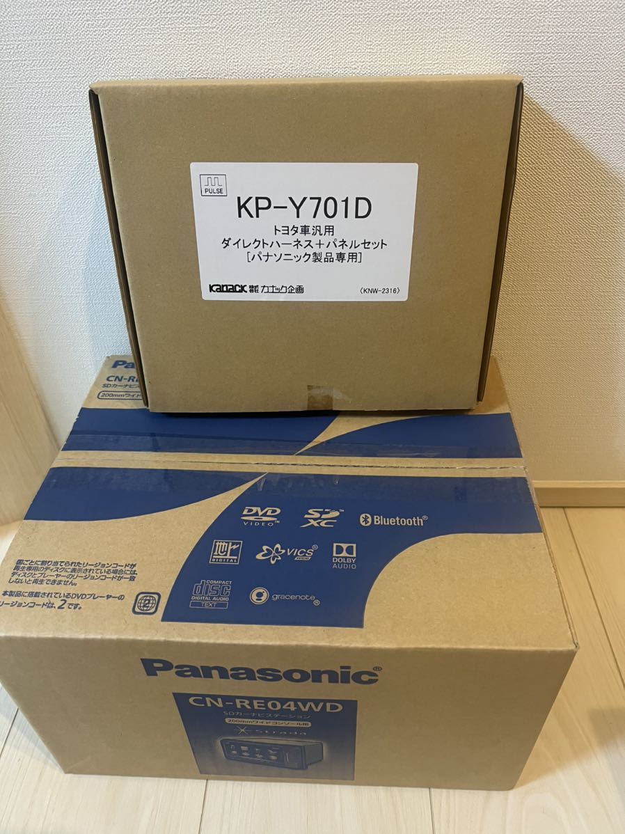 未使用Panasonic ☆ナビ CN-RE04WD トヨタ用 パネル付き ストラーダ